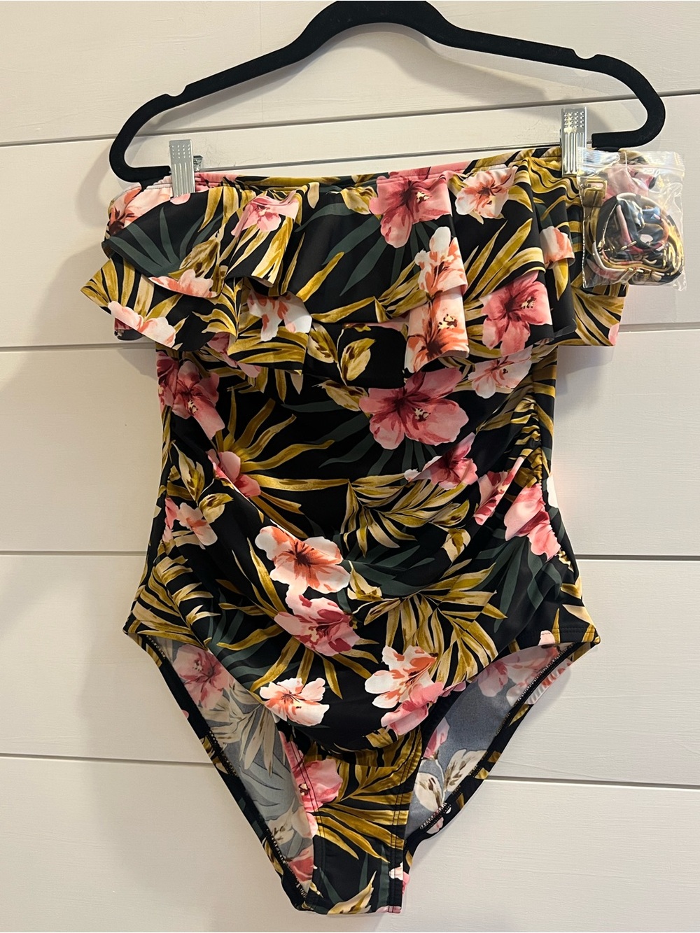 NWT Women’s Kona Sol Black Floral One-Piece Swimsuit | removable straps | Size L